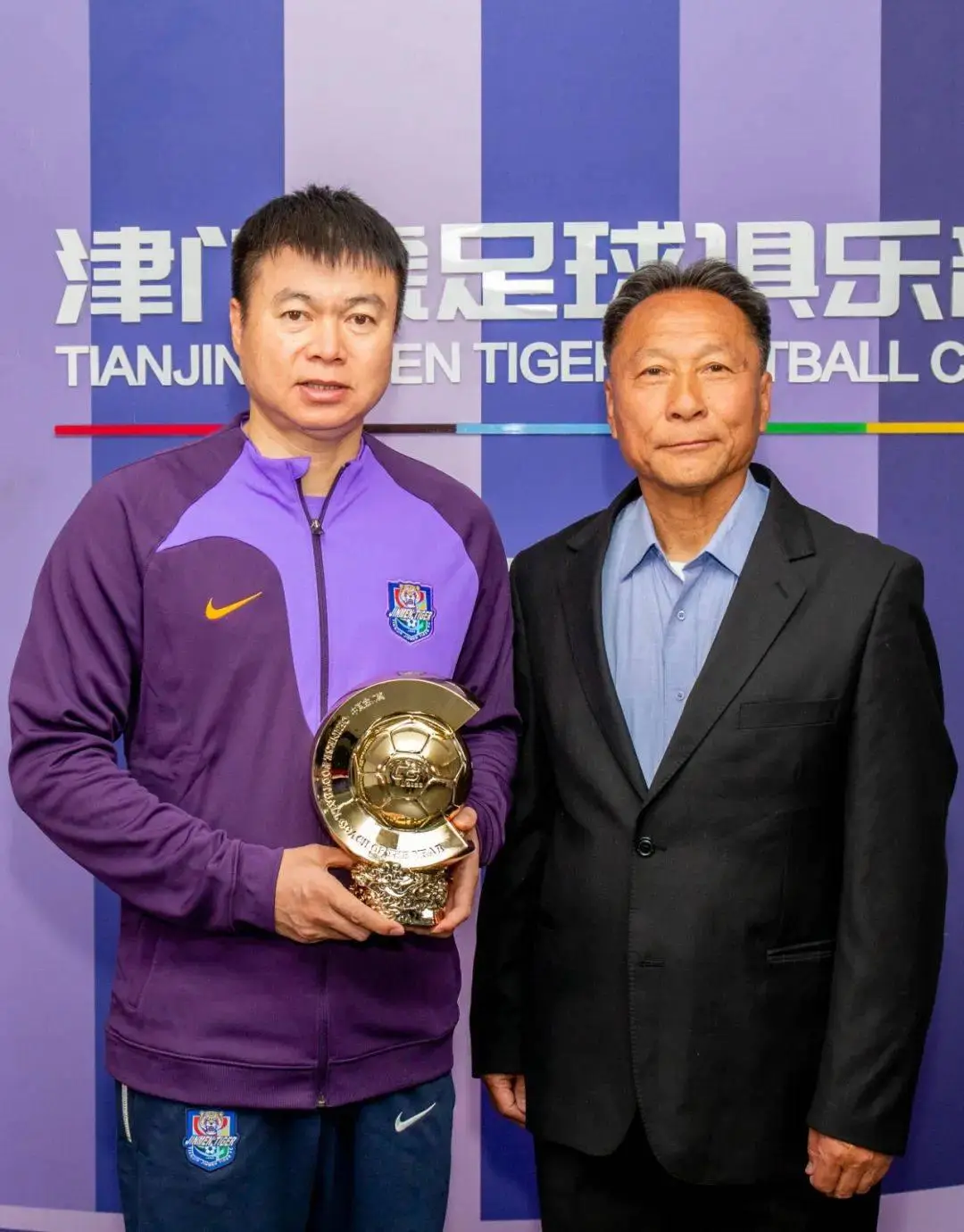 fifa教练模式_教练模式可以提高球队精神吗_教练模式的足球手游