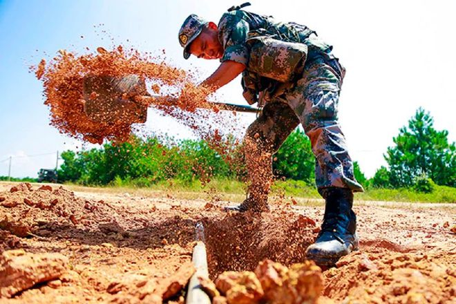 小气猫为士兵断后_小气猫为士兵断后_小气猫为士兵断后