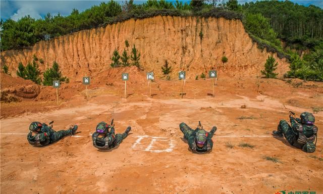 空中射击游戏大全_高难度空中做 来射吧_空中射击学