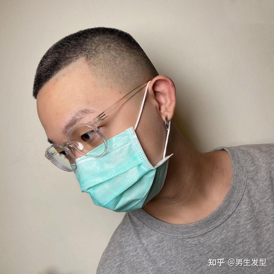 适合发际线的发型_发际线靠上的男士发型_男发际线靠后适合什么发型