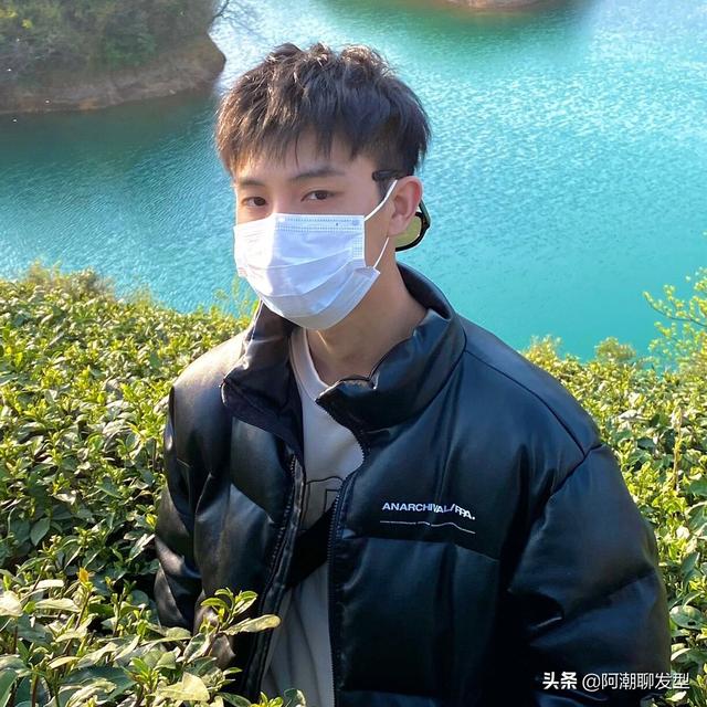 男发际线靠后适合什么发型_发际线靠上的男士发型_适合发际线的发型