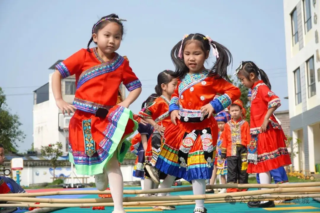 幼儿游戏斗鸡玩法_幼儿园斗鸡乐游戏规则_幼儿园斗鸡游戏规则制作