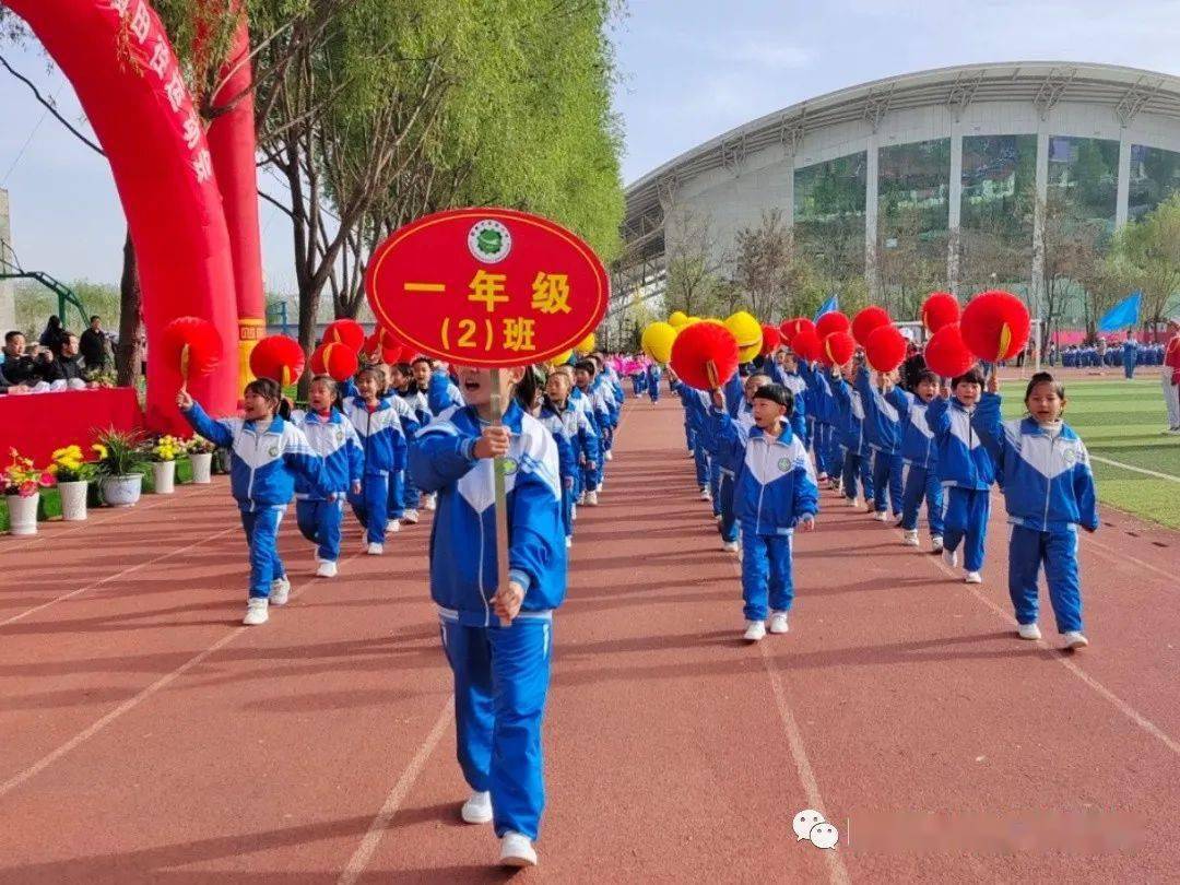 运动会新闻100字左右_新闻怎么写100字左右运动会_新闻写运动会的作文