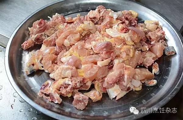 鸡炼成叫内容主要是什么_鸡叫是这样炼成的主要内容_鸡叫是这样炼成的